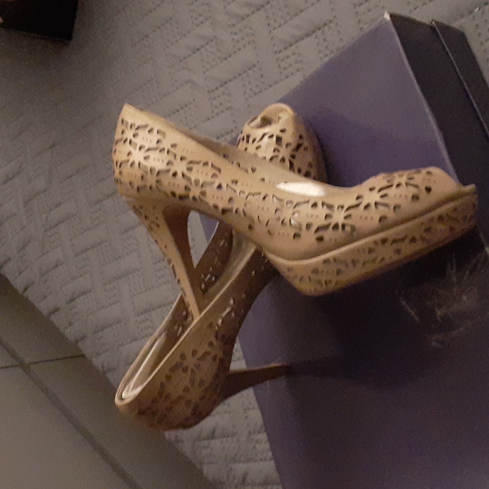Shoes - Picture 3 of 4